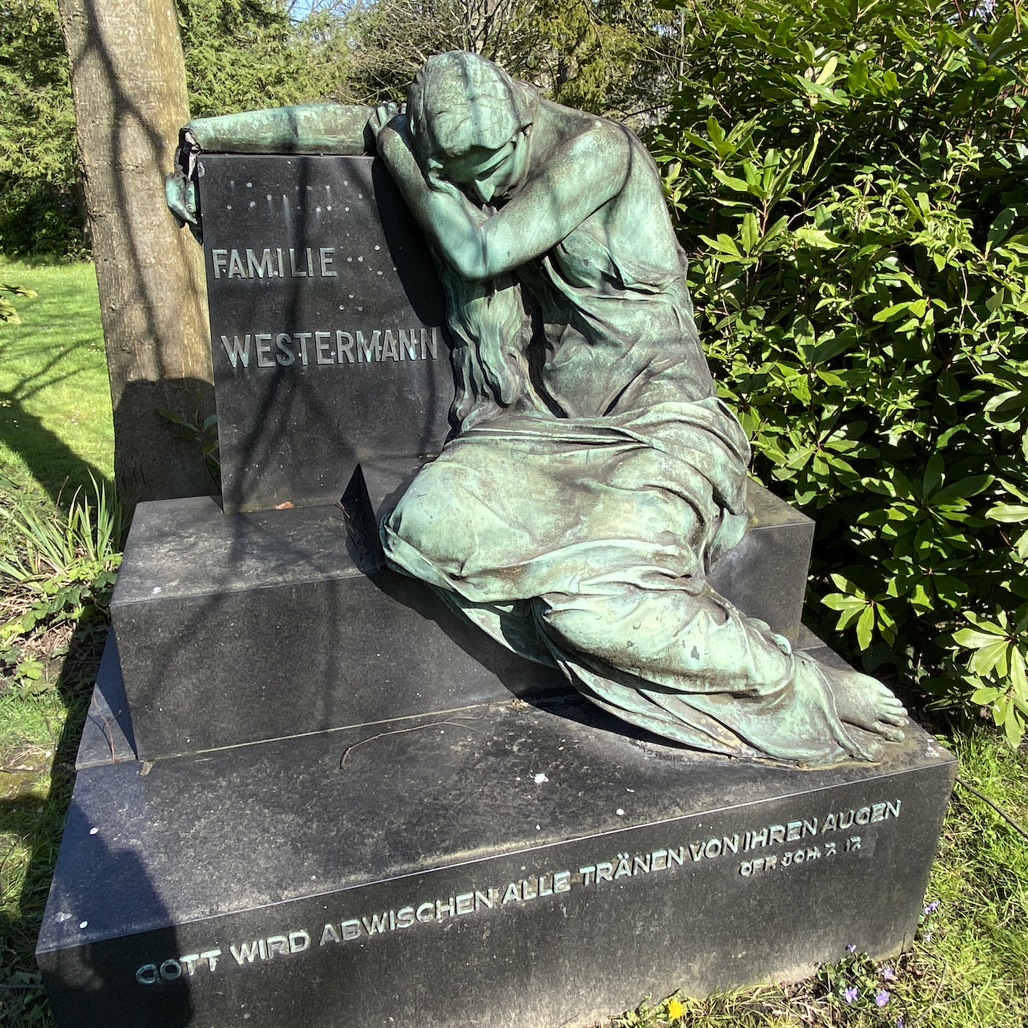 Grabmal auf dem Ostfriedhof, Essen. Rede.Engel, Trauerrednerin