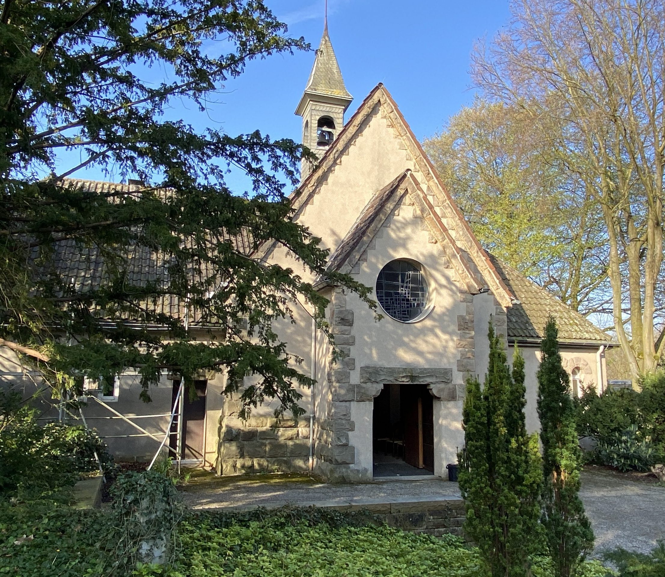 Trauerhalle auf dem Friedhof Bochum Dalhausen. Rede.Engel