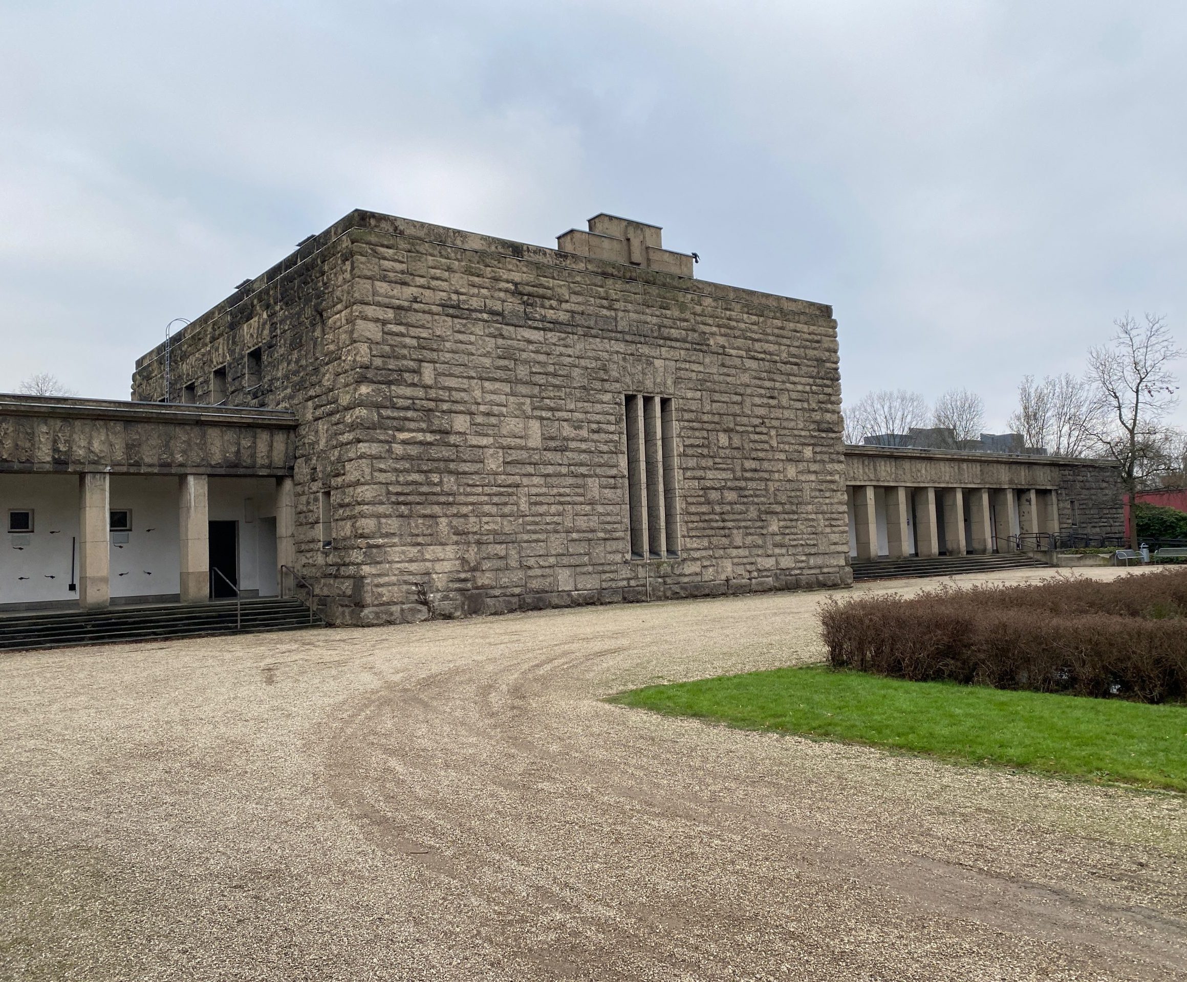 Parkfriedhof, Alte Trauerhalle, Essen. Rede.Engel