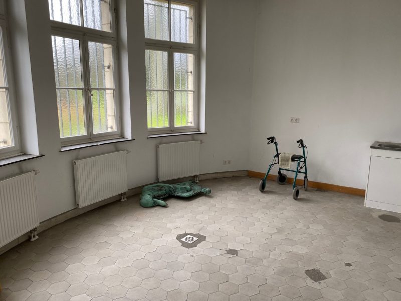 Hinterzimmer im Altstadtfriedhof Mülheim, Rede.Engel