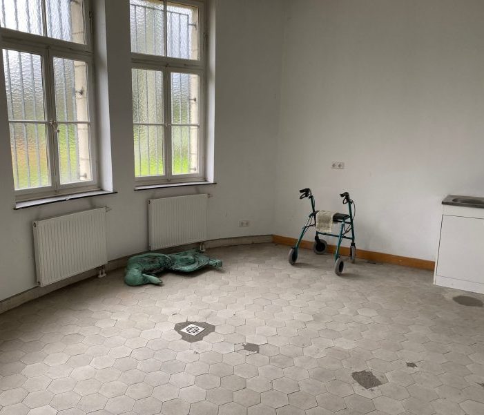 Hinterzimmer im Altstadtfriedhof Mülheim, Rede.Engel