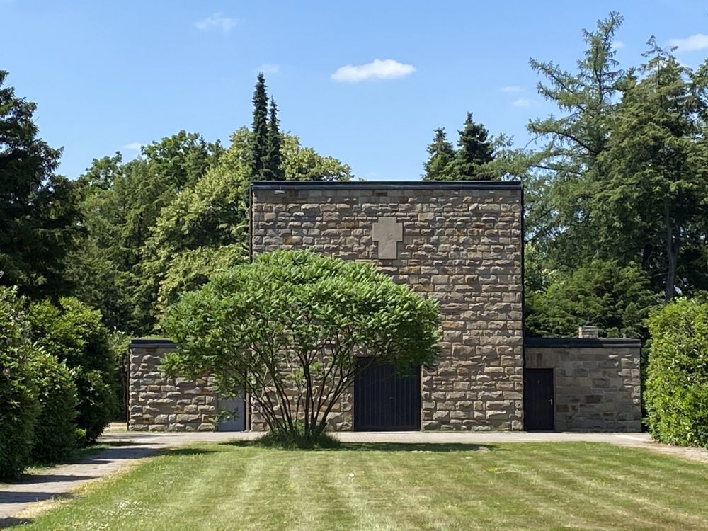 Friedhof Essen Bredeney_Trauerhalle.Rede.Engel