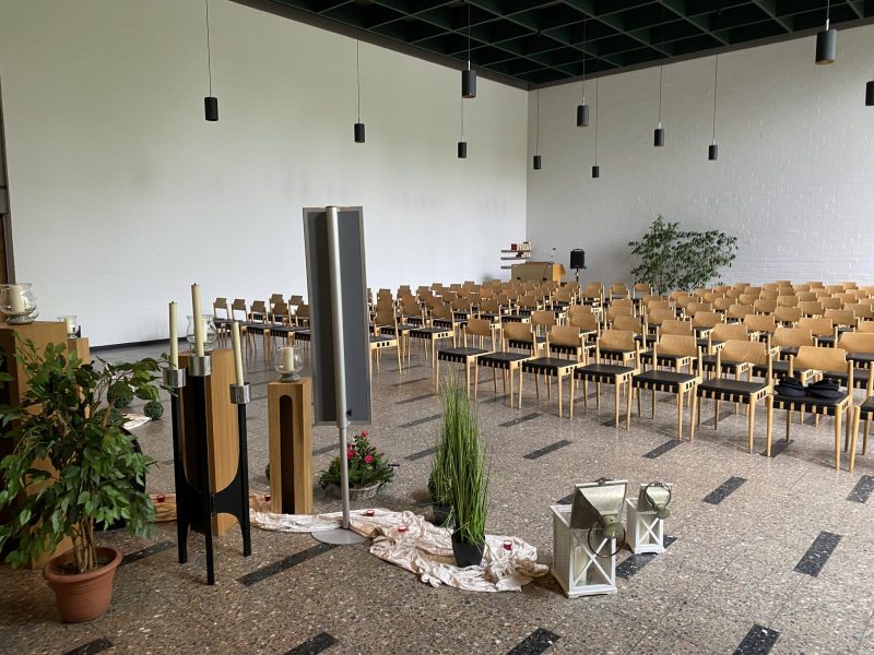 Innenraum große Trauerhalle Hellweg Friedhof in Essen