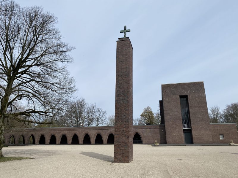 Trauerhalle_Südwest-Friedhof_Essen. Rede.Engel