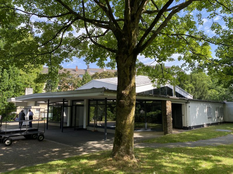 Trauerhalle, Ostfriedhof in Essen. Rede.Engel