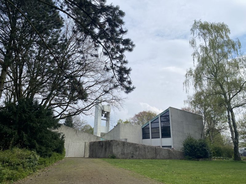 Trauerhalle Zentralfriedhof in Duisburg. Rede.Engel