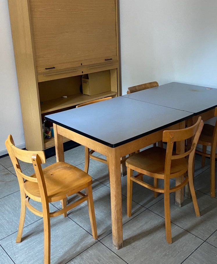 Friedhof Bredeney in Essen, Hinterzimmer in der Trauerhalle. Rede.Engel