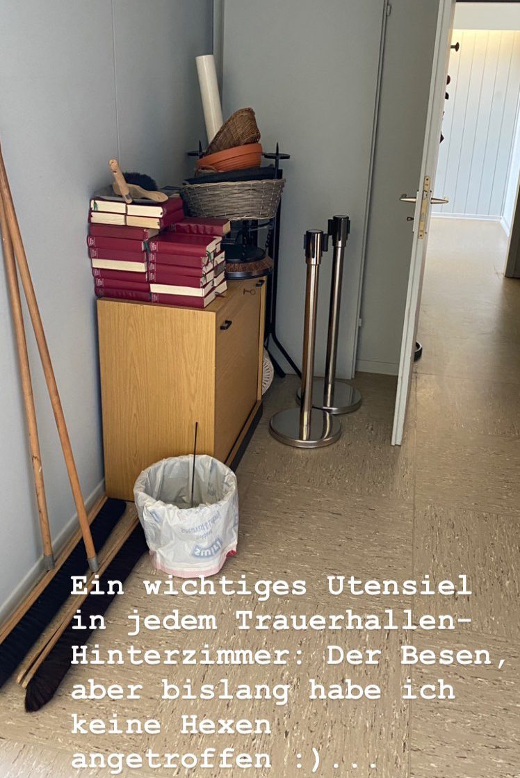 Friedhof Heisingen, Stilleben in der Trauerhalle.Rede.Engel