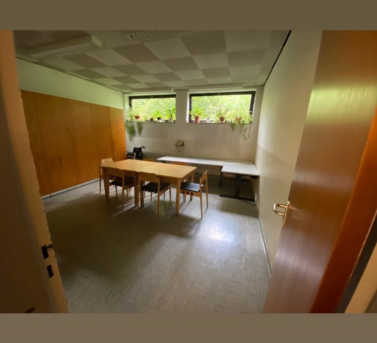 Hellweg Friedhof in Essen. Aufenthaltsraum in der Trauerhalle.Rede.Engel