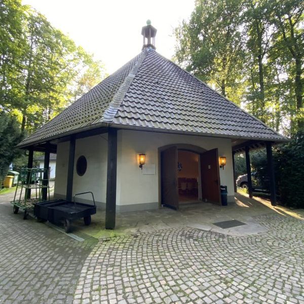 Trauerhalle Friedhof in Kettwig.Rede.Engel