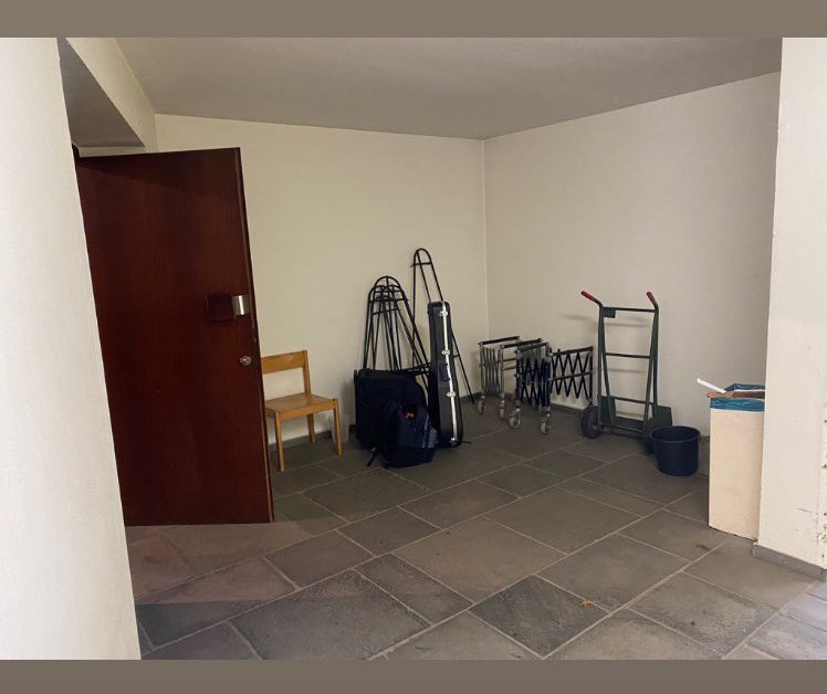 Trauerhalle Mülheim Heißen. Hinterzimmer. Rede.Engel