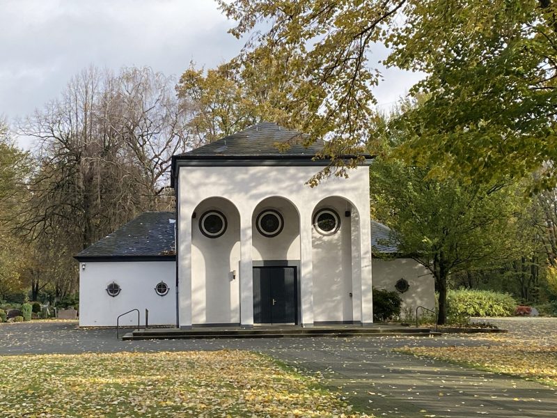Friedhof Gladbeck Brauck, die Trauerhalle. Rede.Engel