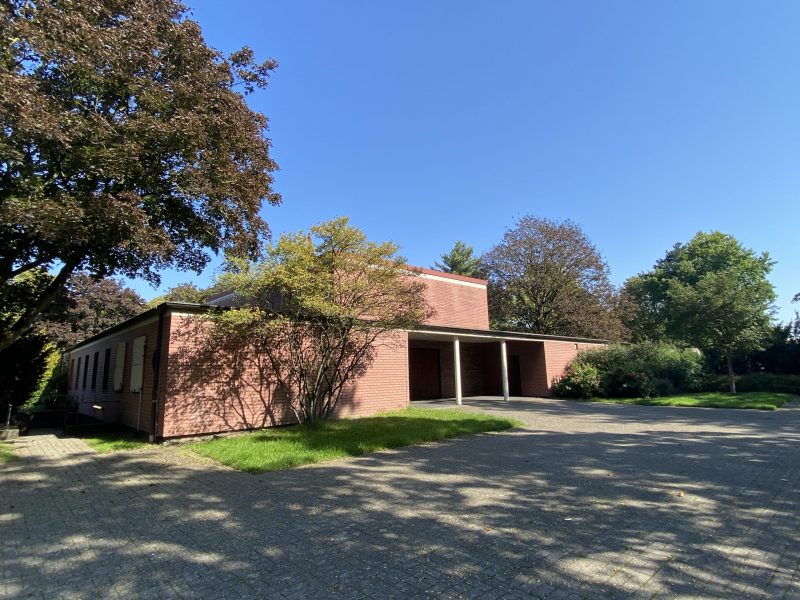 Friedhof Styrum, Mülheim a.d.R., Trauerhalle. Rede.Engel