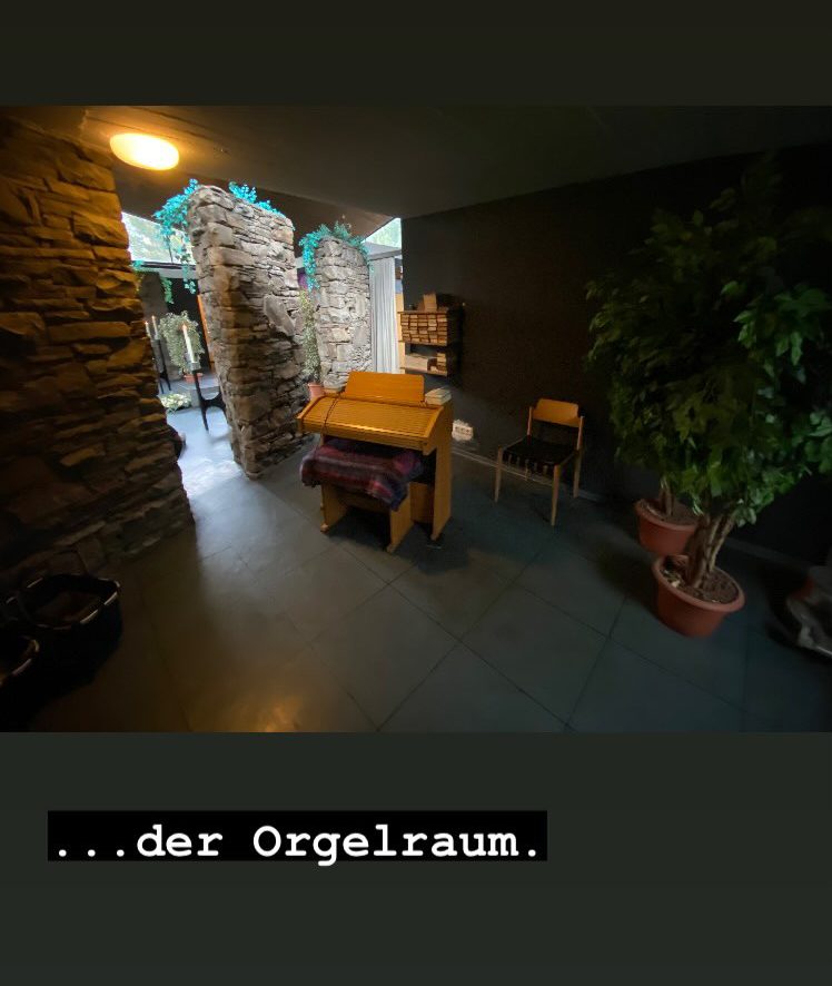 Der Orgelraum in der Trauerhalle Ostfriedhof Essen. Rede.Engel