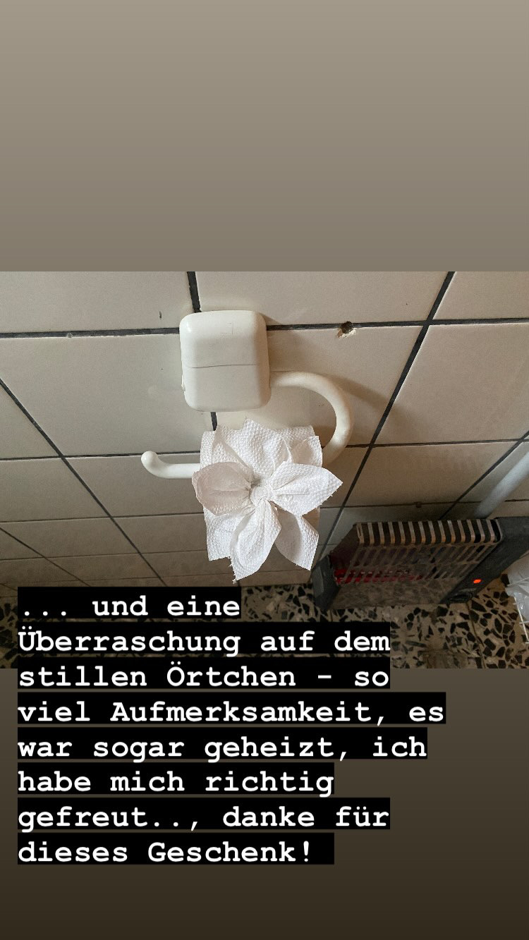 Stilleben Trauerhalle Ostfriedhof Essen. Rede.Engel