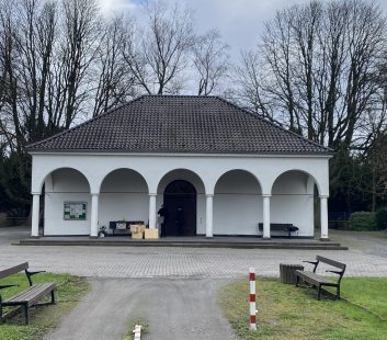 hauptfriedhof-mülheim-alte-trauerhalle-claudia-engel-trauerrednerin